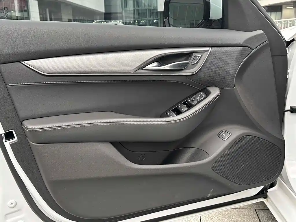 Cadillac CT5 — миниатюра 6