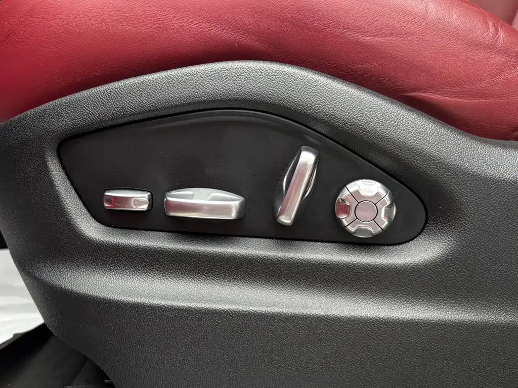 Porsche Cayenne — миниатюра 18