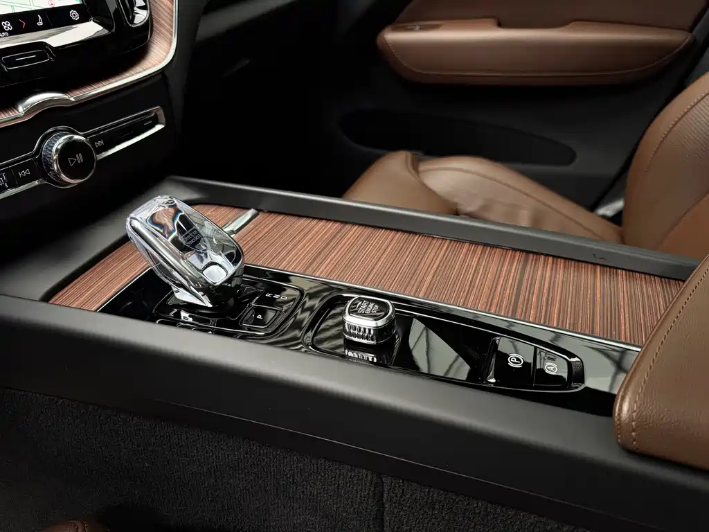 VOLVO XC60 PLUG IN HYBRID