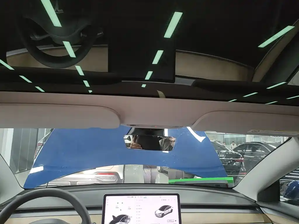 Tesla Model 3 — миниатюра 18