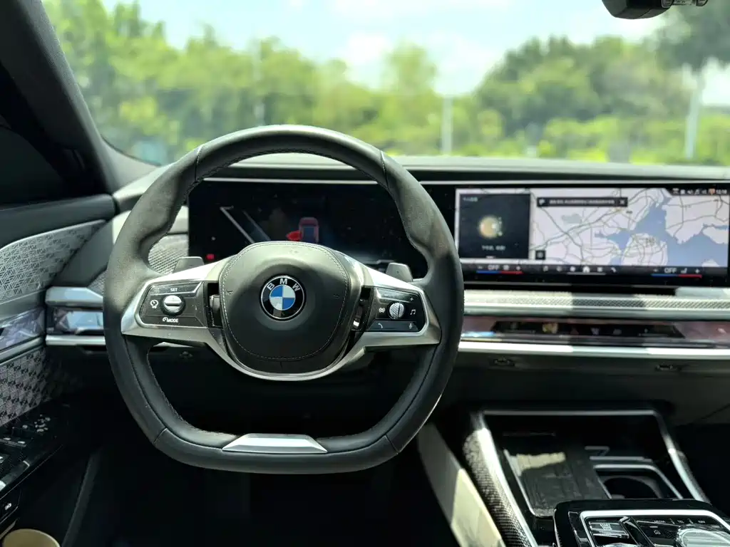 BMW 7 Series — миниатюра 10