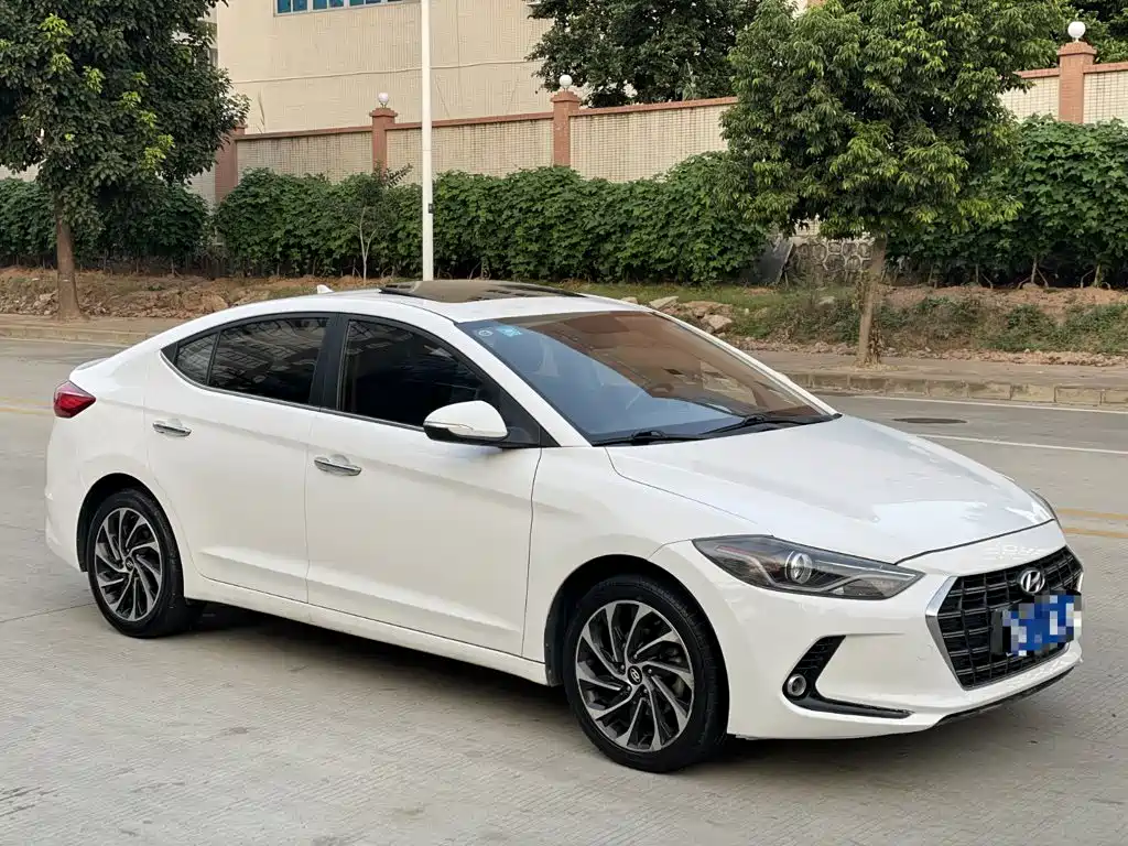 Hyundai Elantra — миниатюра 2