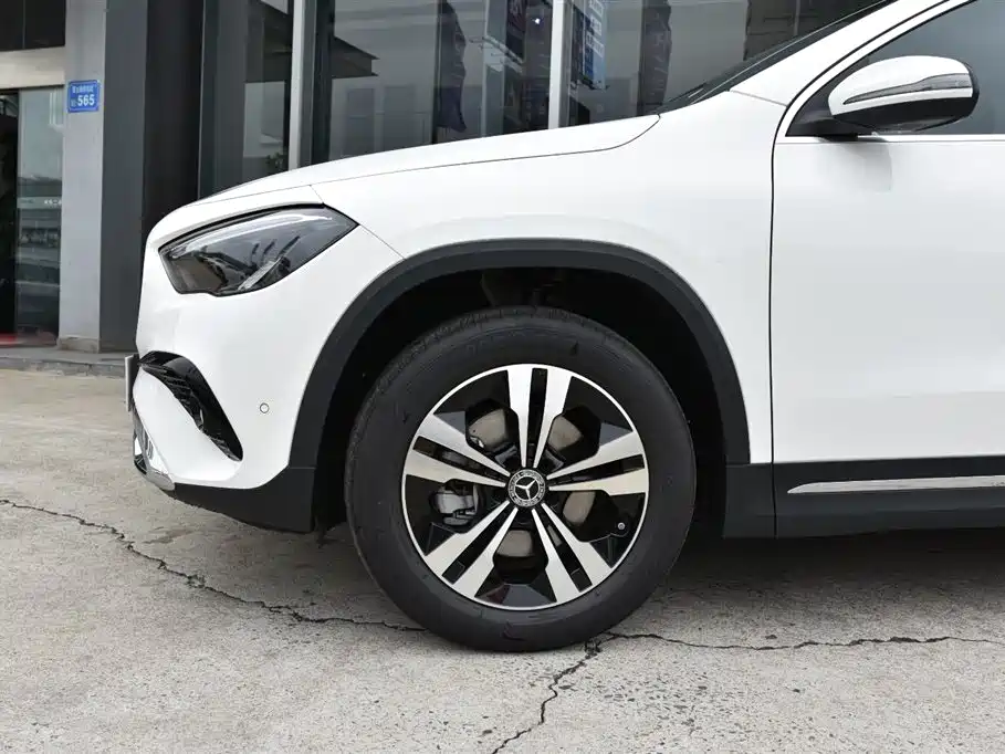 Mercedes-Benz GLA — миниатюра 8