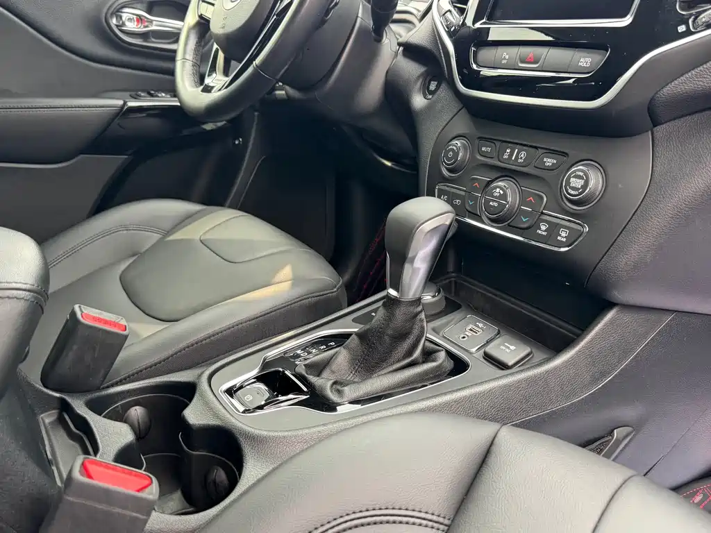 Jeep Cherokee — миниатюра 13