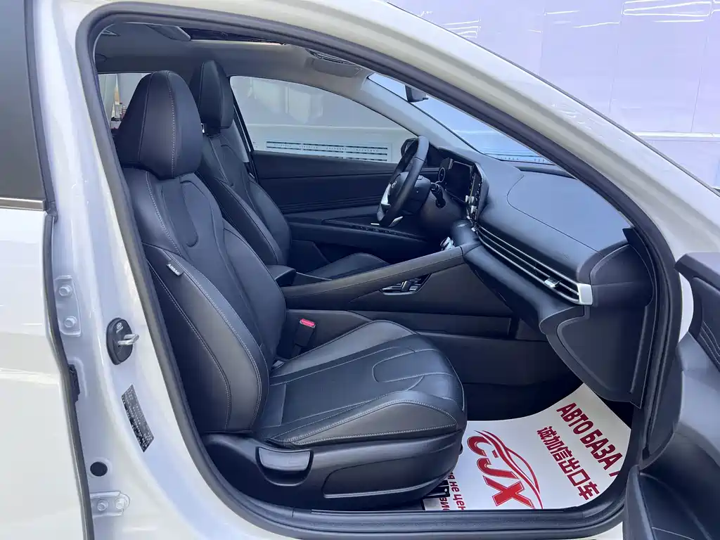 Hyundai Elantra — миниатюра 17