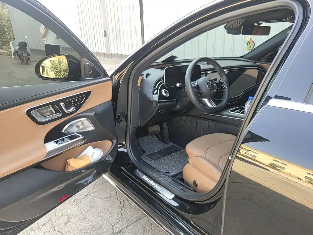 Mercedes-Benz E-Class — миниатюра 12