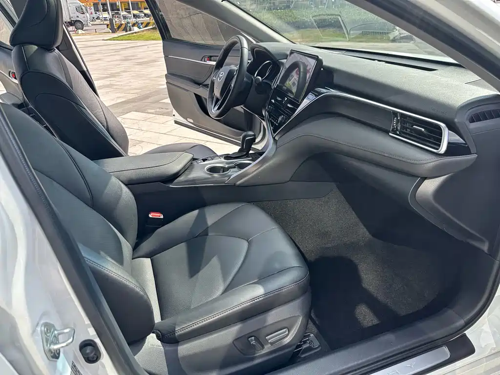 Toyota Camry — миниатюра 12