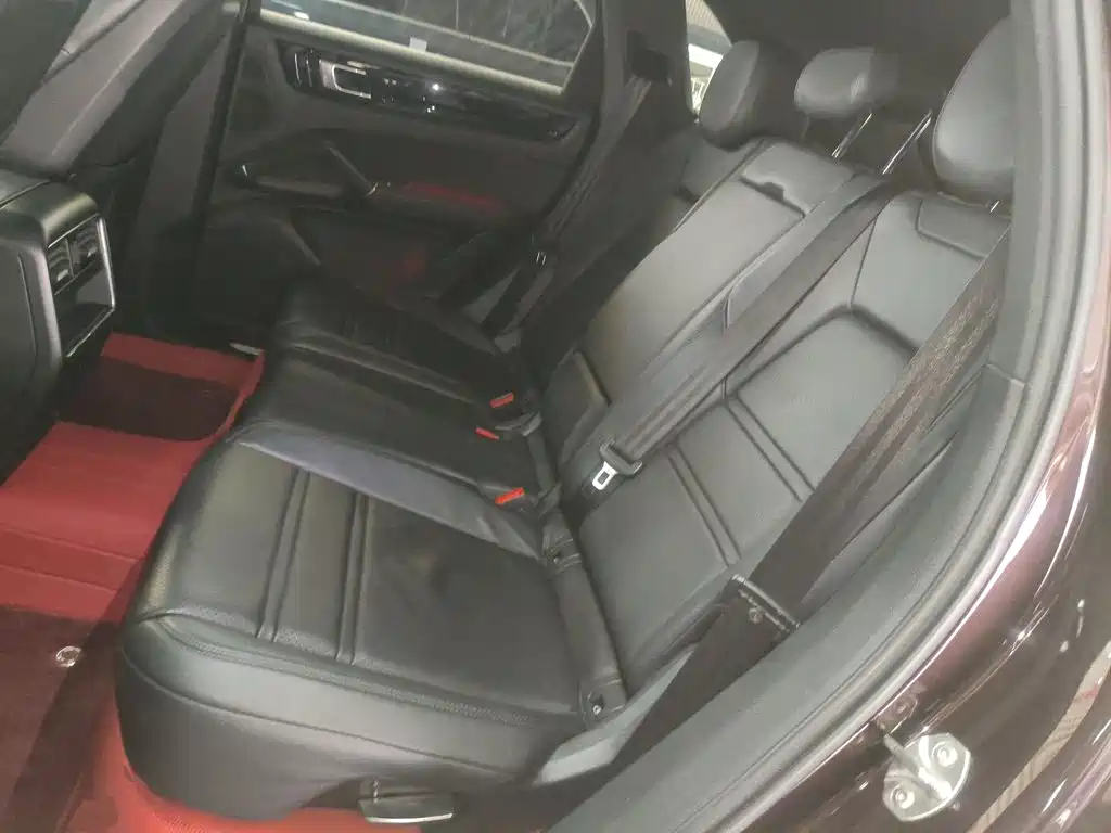 Porsche Cayenne — миниатюра 10
