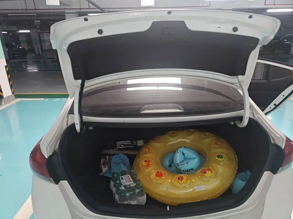 Hyundai Elantra — миниатюра 10