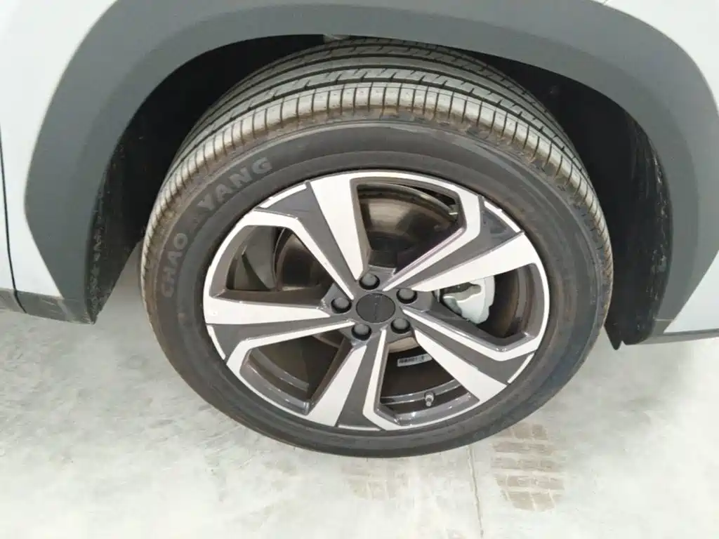 Geely Boyue L — миниатюра 23