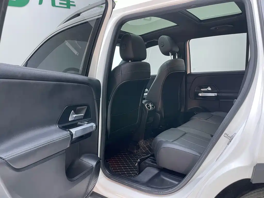 Mercedes-Benz GLB — миниатюра 20