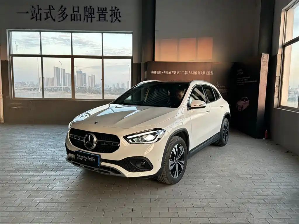 MERCEDES-BENZ GLA