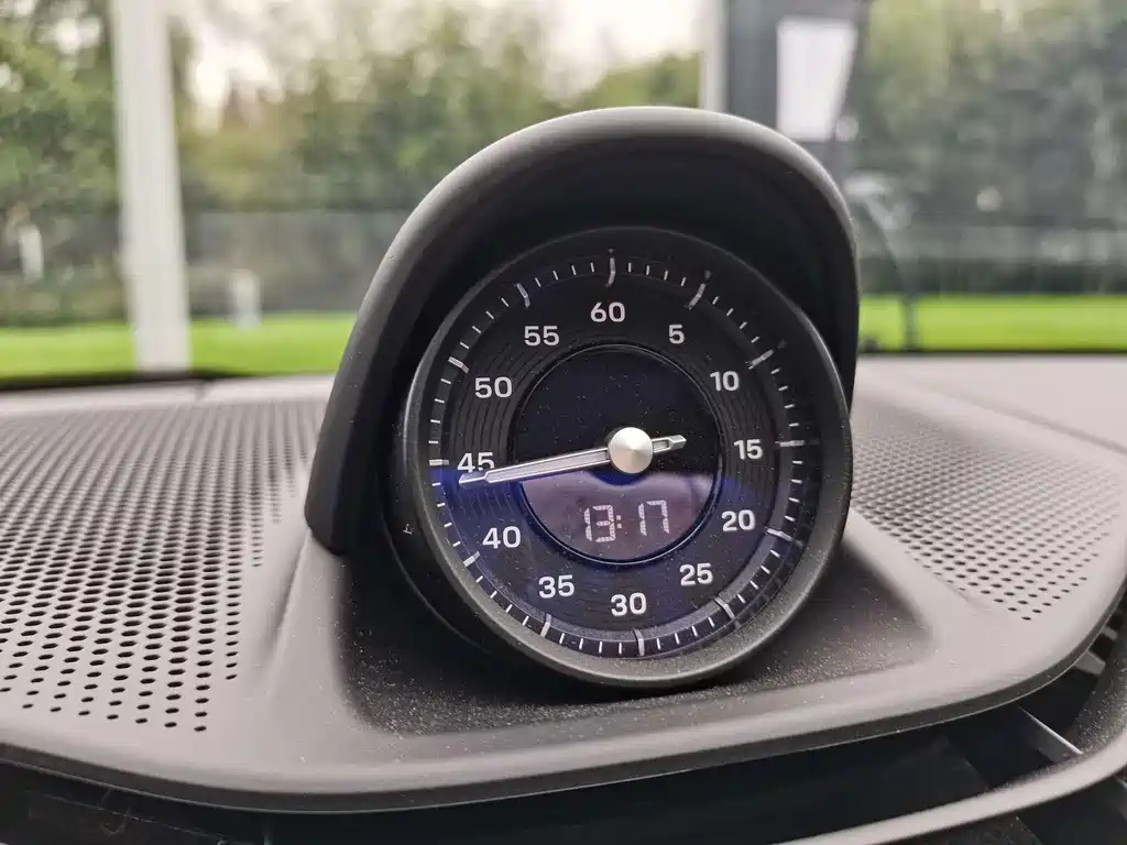 Porsche Taycan — миниатюра 10