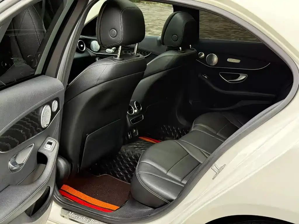Mercedes-Benz C-Class — миниатюра 6