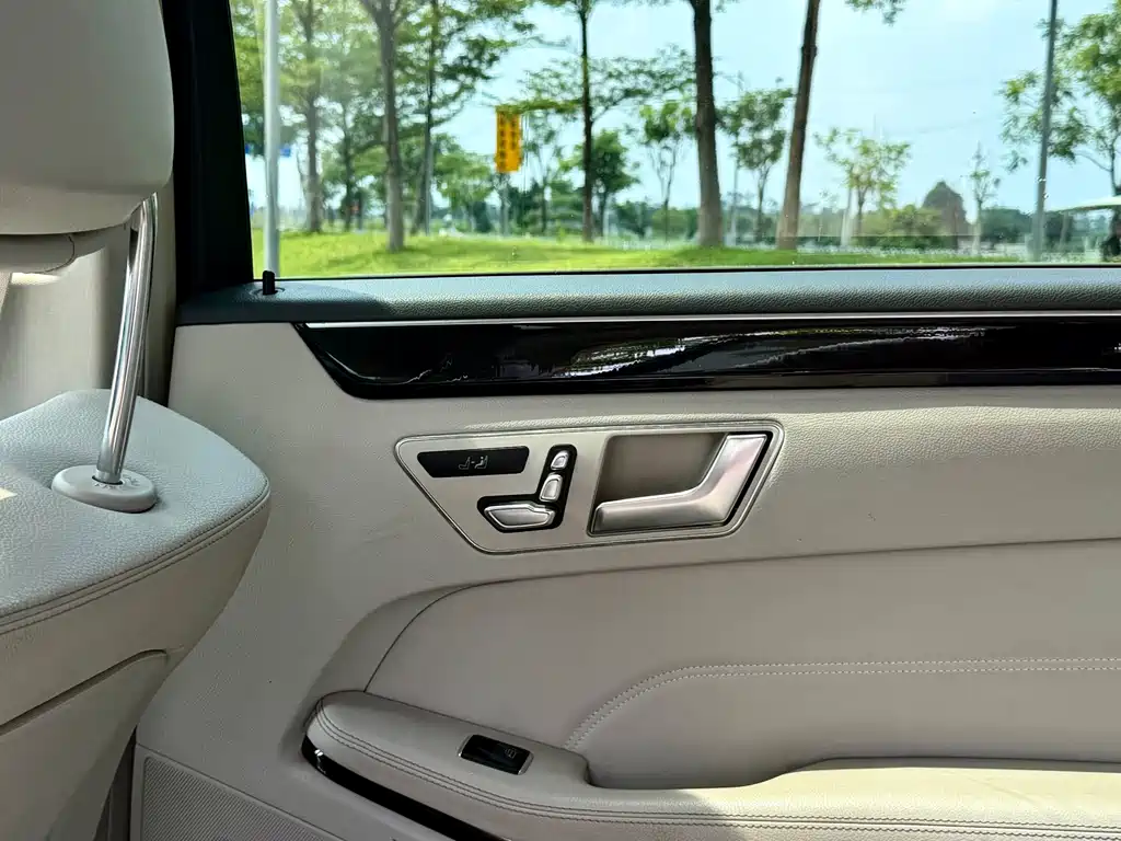 Mercedes-Benz E-Class — миниатюра 9