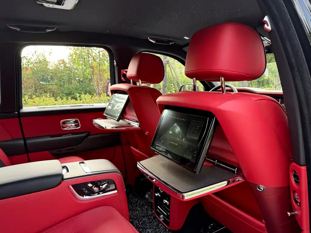 Rolls-Royce Cullinan — миниатюра 21