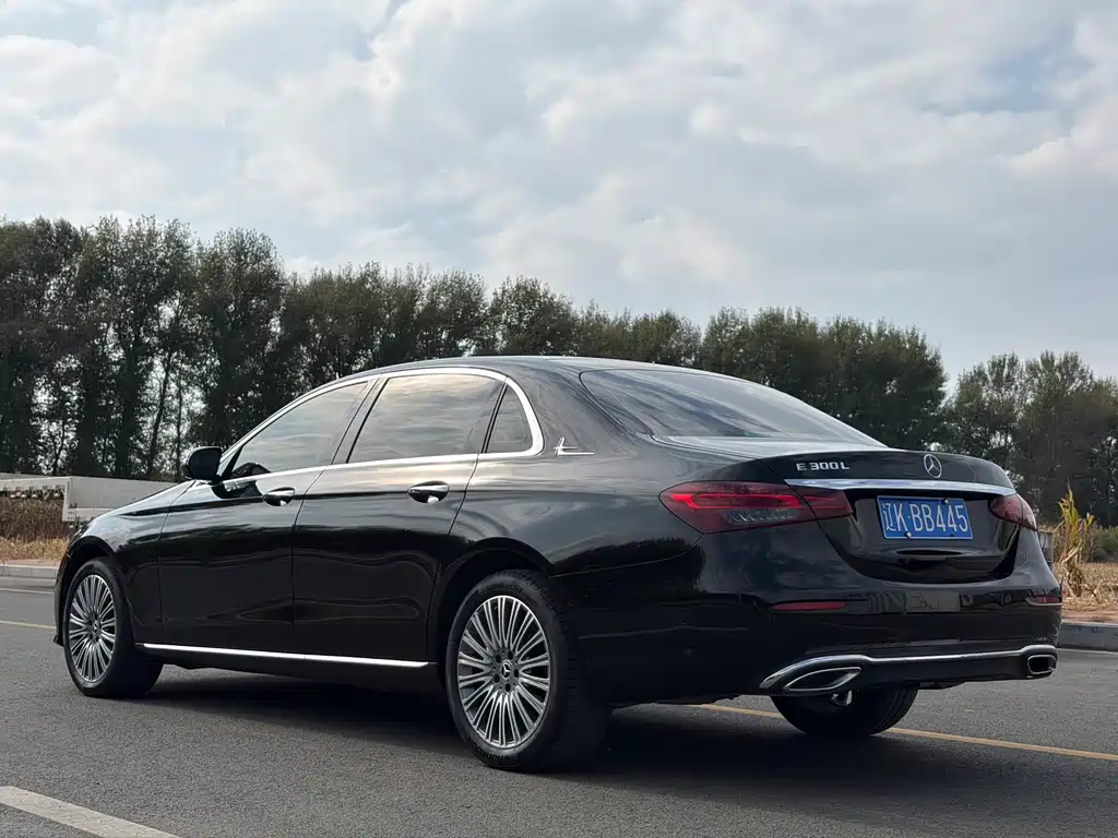 Mercedes-Benz E-Class — миниатюра 6