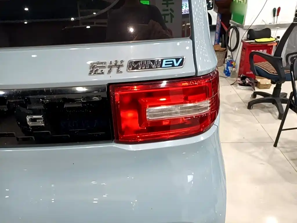Wuling MINIEV — миниатюра 8
