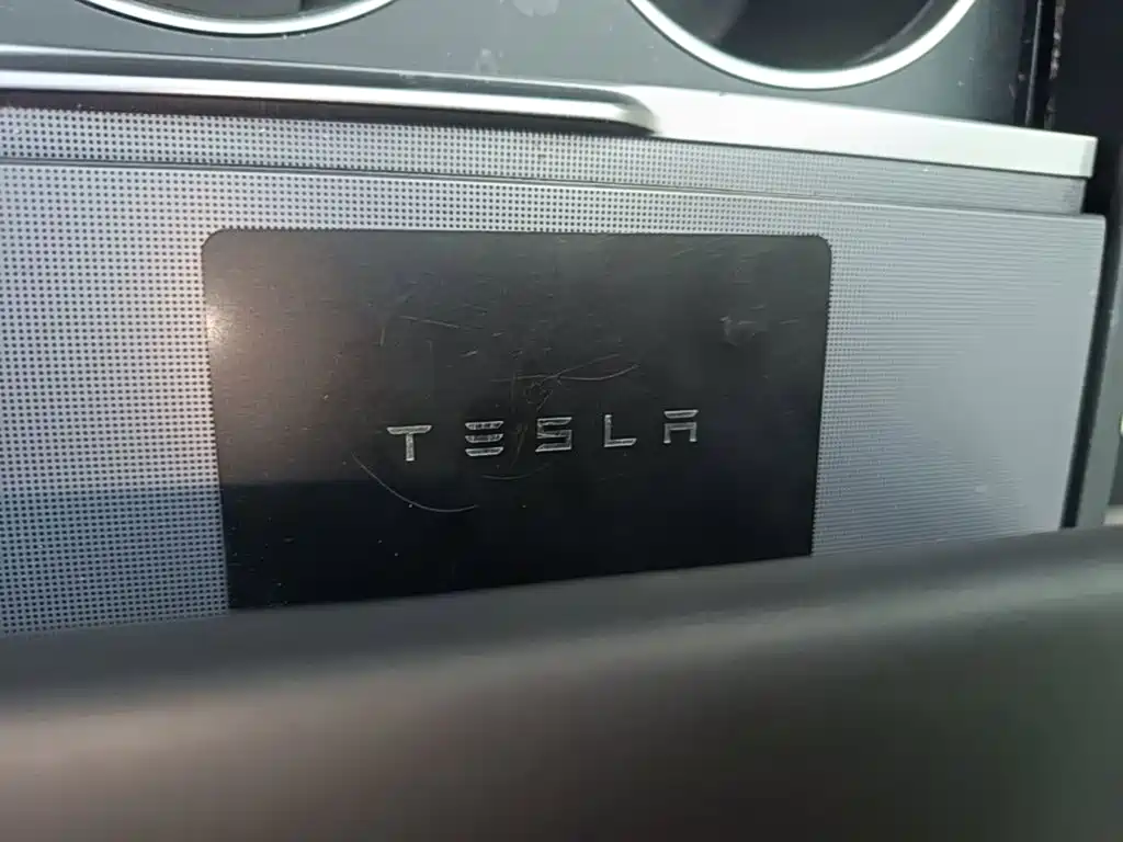 Tesla Model 3 — миниатюра 9