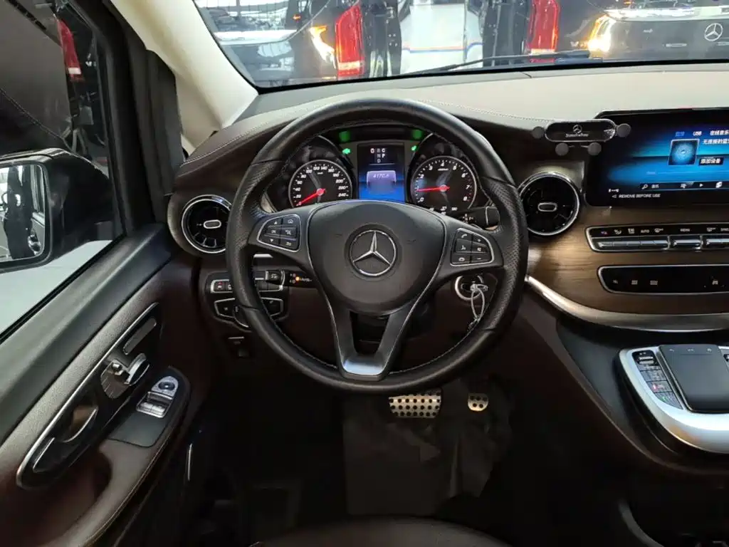 Mercedes-Benz V-Class — миниатюра 11