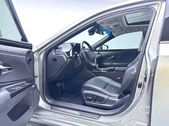 Lexus ES — миниатюра 14