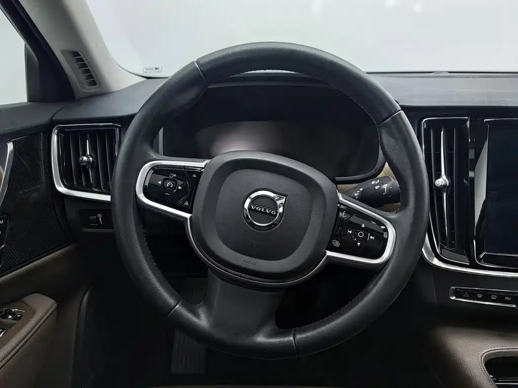 Volvo S90 — миниатюра 11
