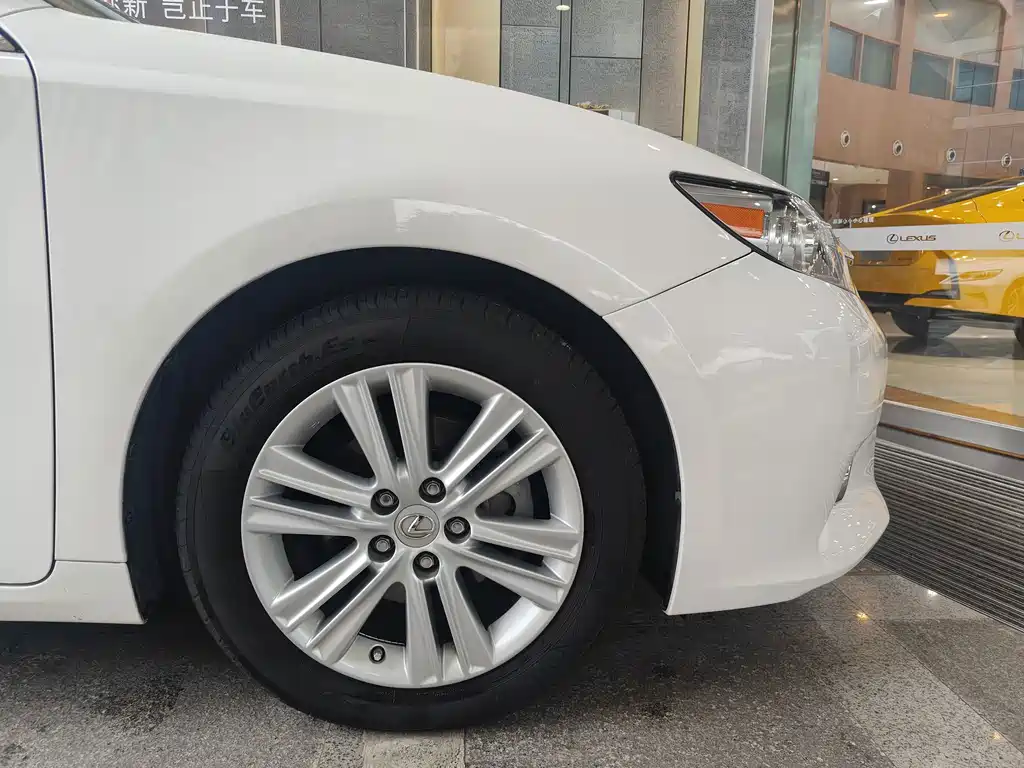 Lexus ES — миниатюра 7