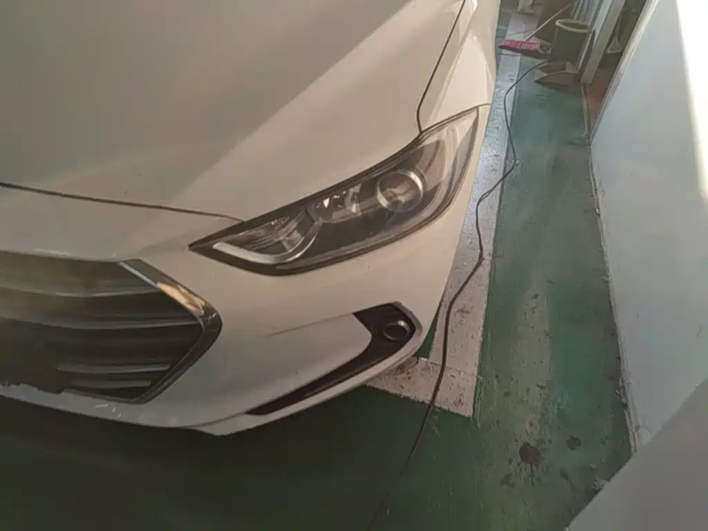 Hyundai Elantra — миниатюра 24