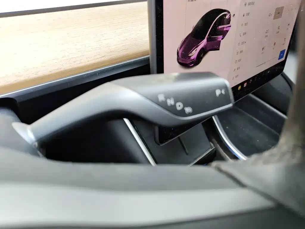 Tesla Model 3 — миниатюра 15