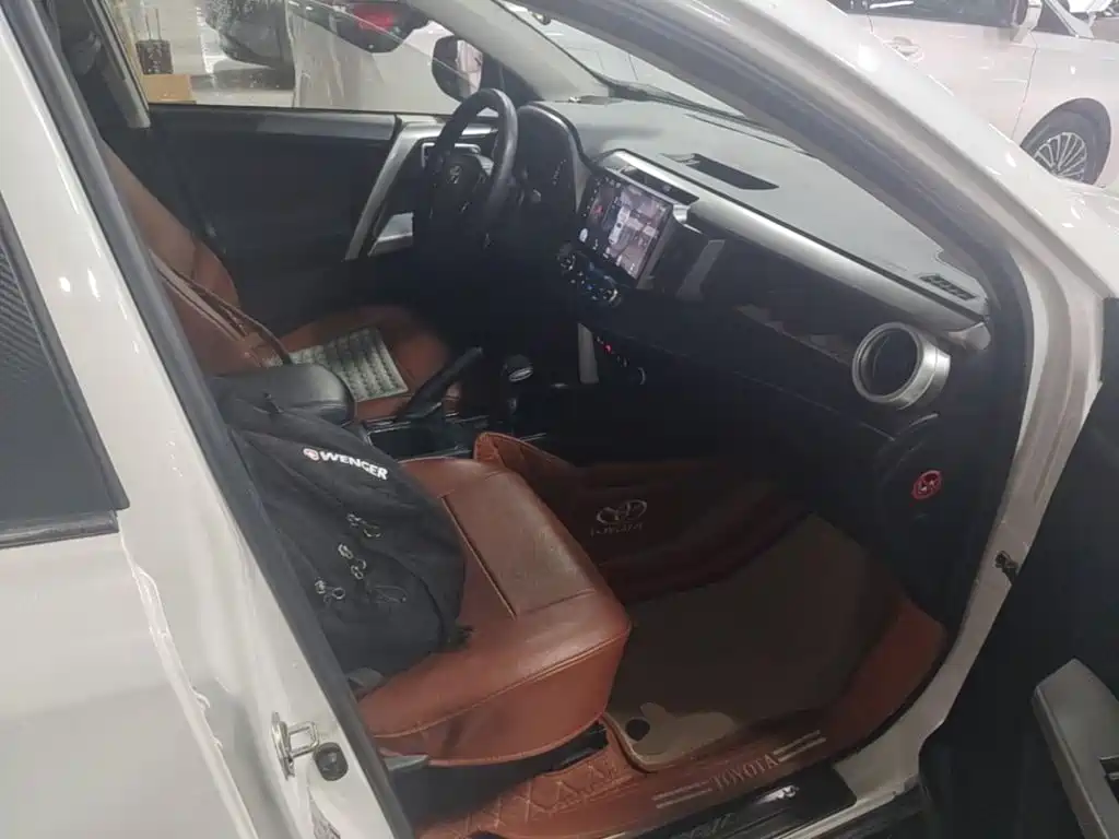 Toyota RAV4 — миниатюра 25