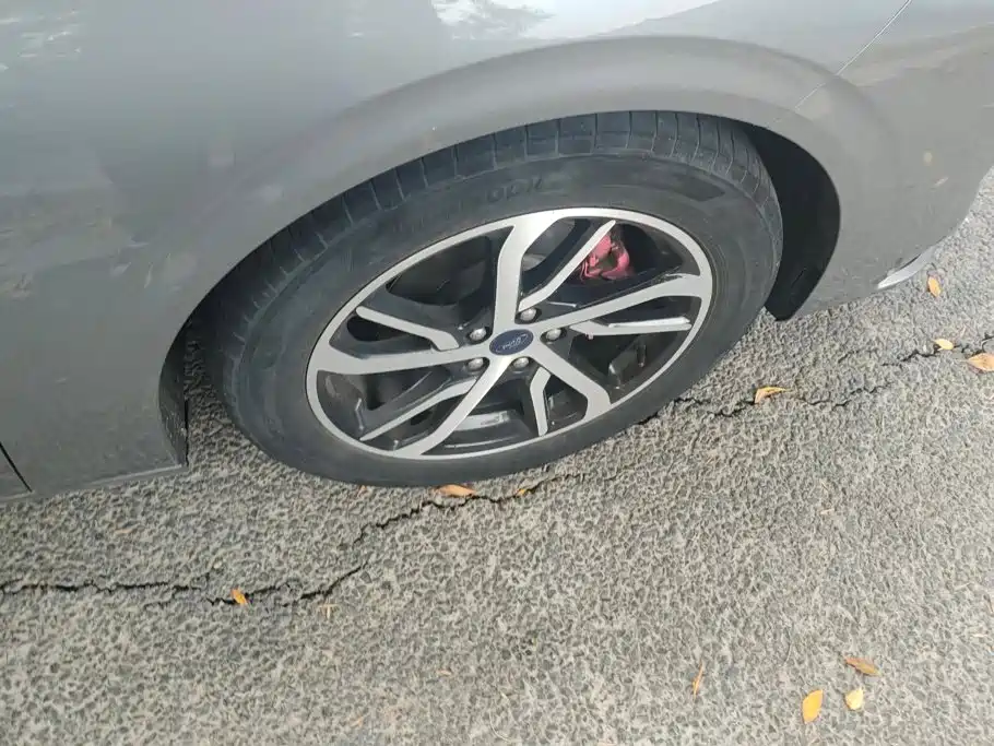 Ford Mondeo — миниатюра 6