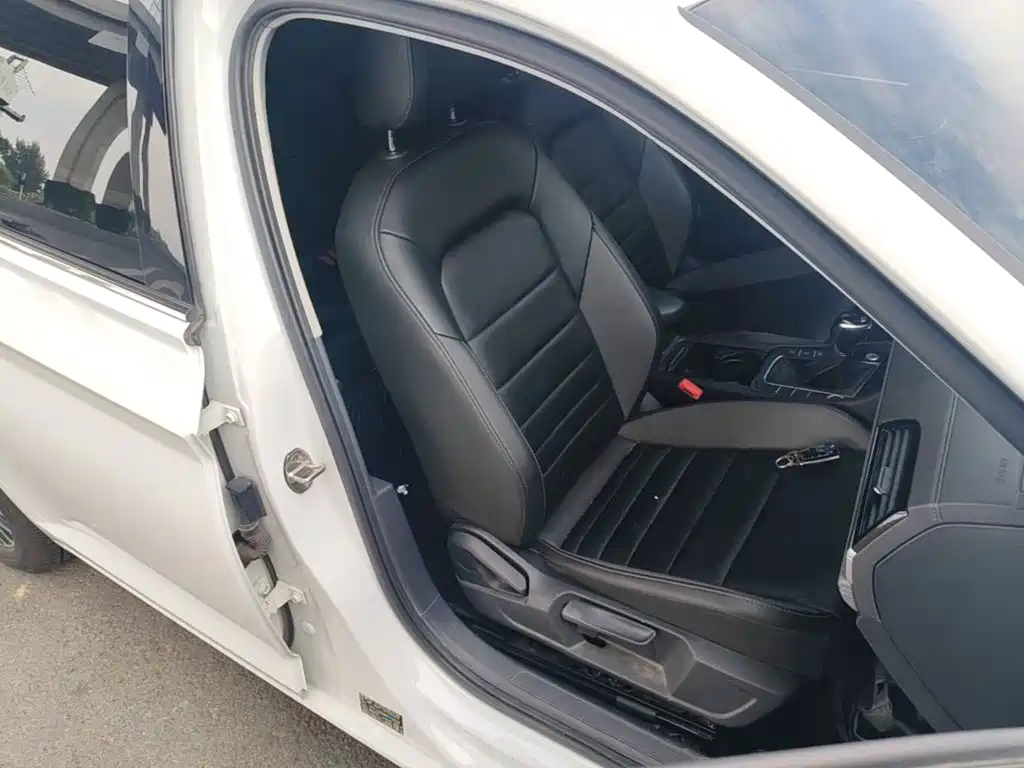 Volkswagen Sagitar — миниатюра 25
