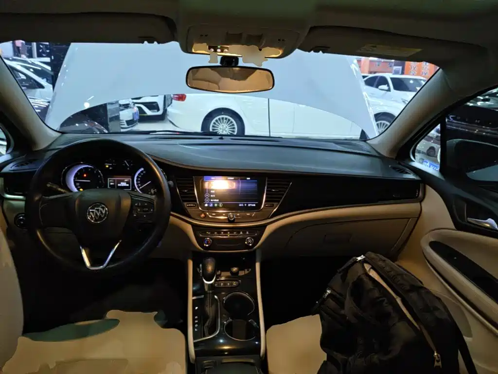 Buick Verano — миниатюра 10