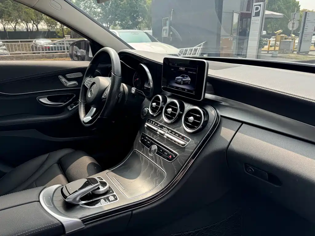 Mercedes-Benz C-Class — миниатюра 12