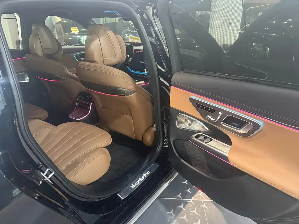 Mercedes-Benz E-Class — миниатюра 5