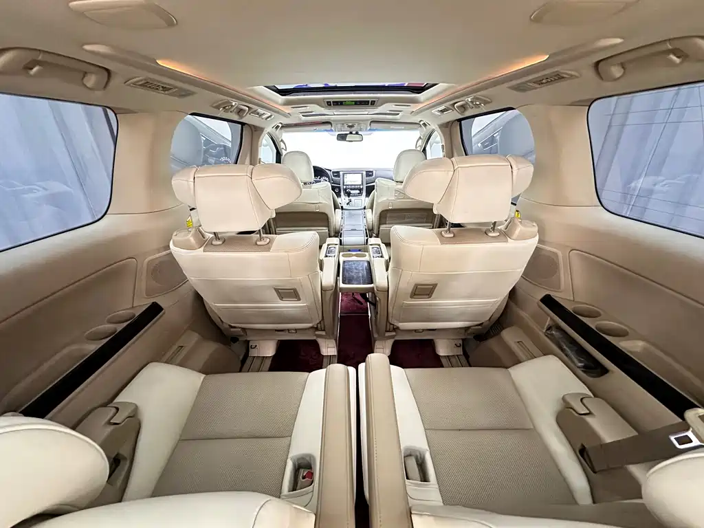 Toyota Alphard — миниатюра 45