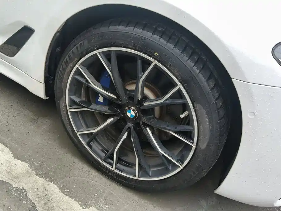 BMW 5 Series — миниатюра 6