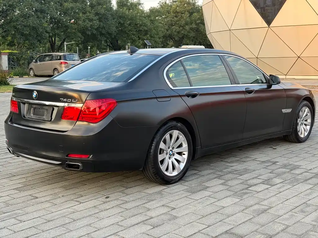 BMW 7 Series — миниатюра 4