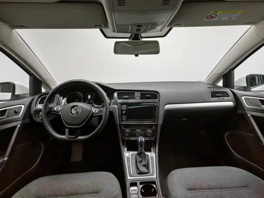 Volkswagen Golf EV — миниатюра 5