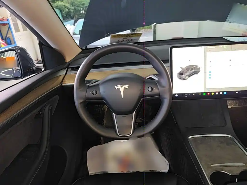 Tesla Model Y — миниатюра 11