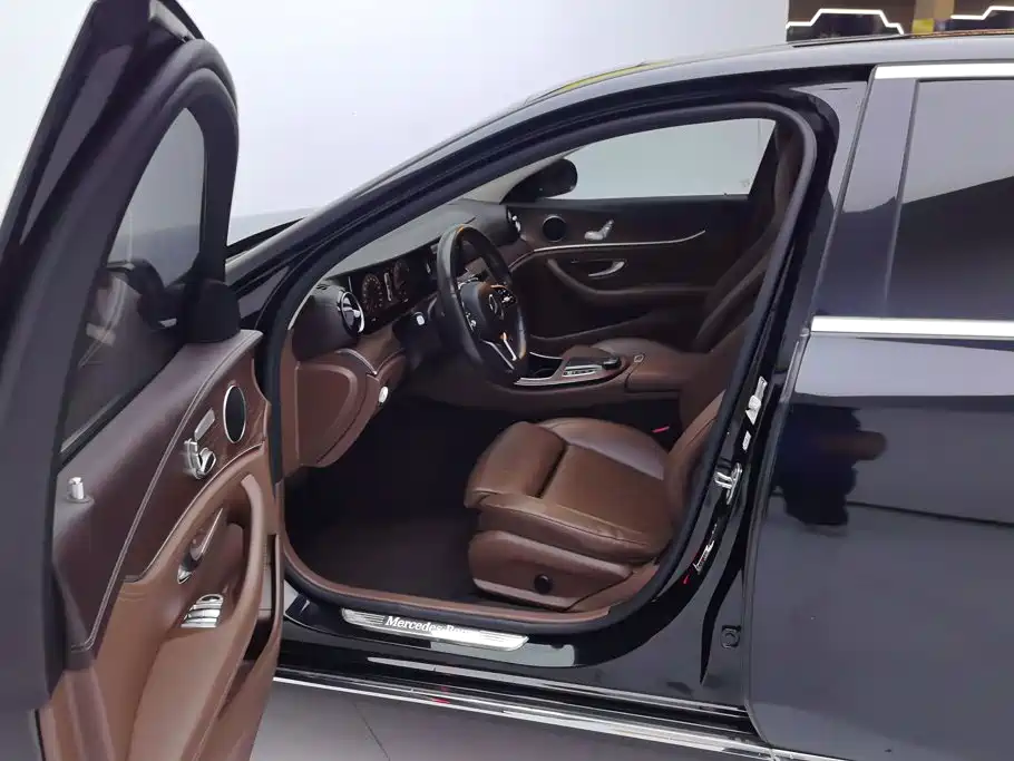 Mercedes-Benz E-Class — миниатюра 9