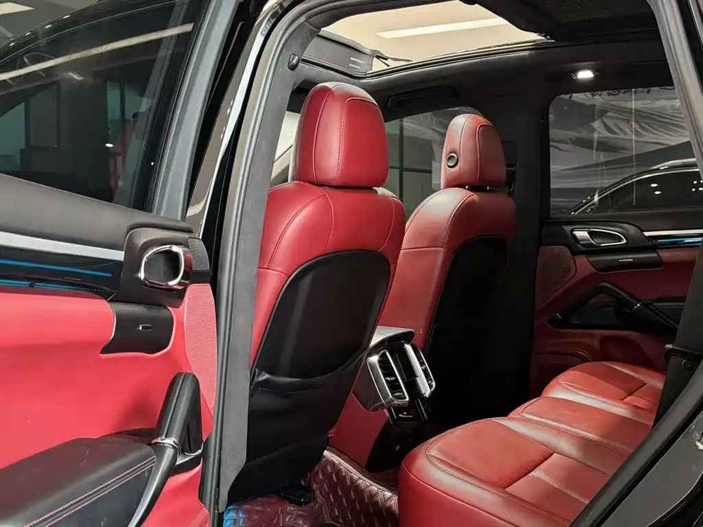 Porsche Cayenne — миниатюра 6