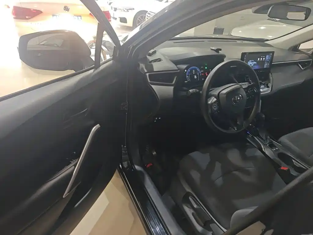 Toyota Corolla Cross — миниатюра 16
