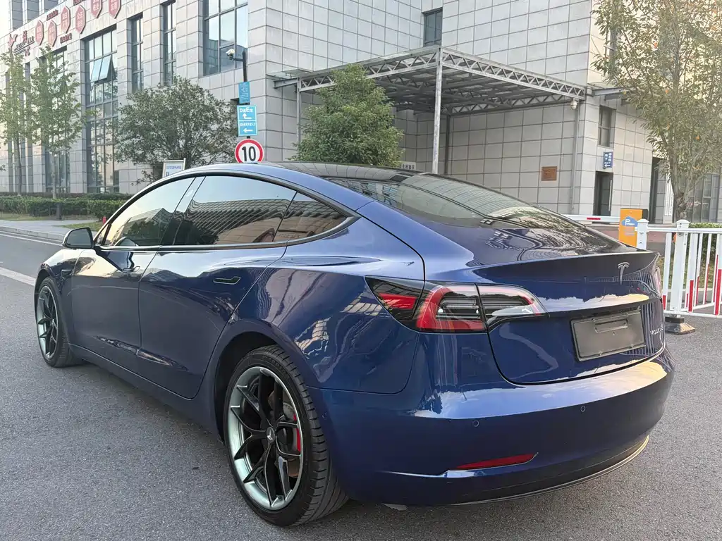 Tesla Model 3 — миниатюра 16