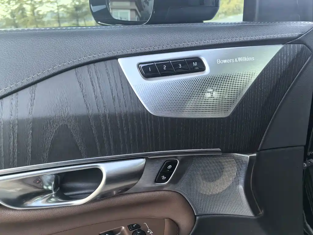 Volvo XC90 — миниатюра 5