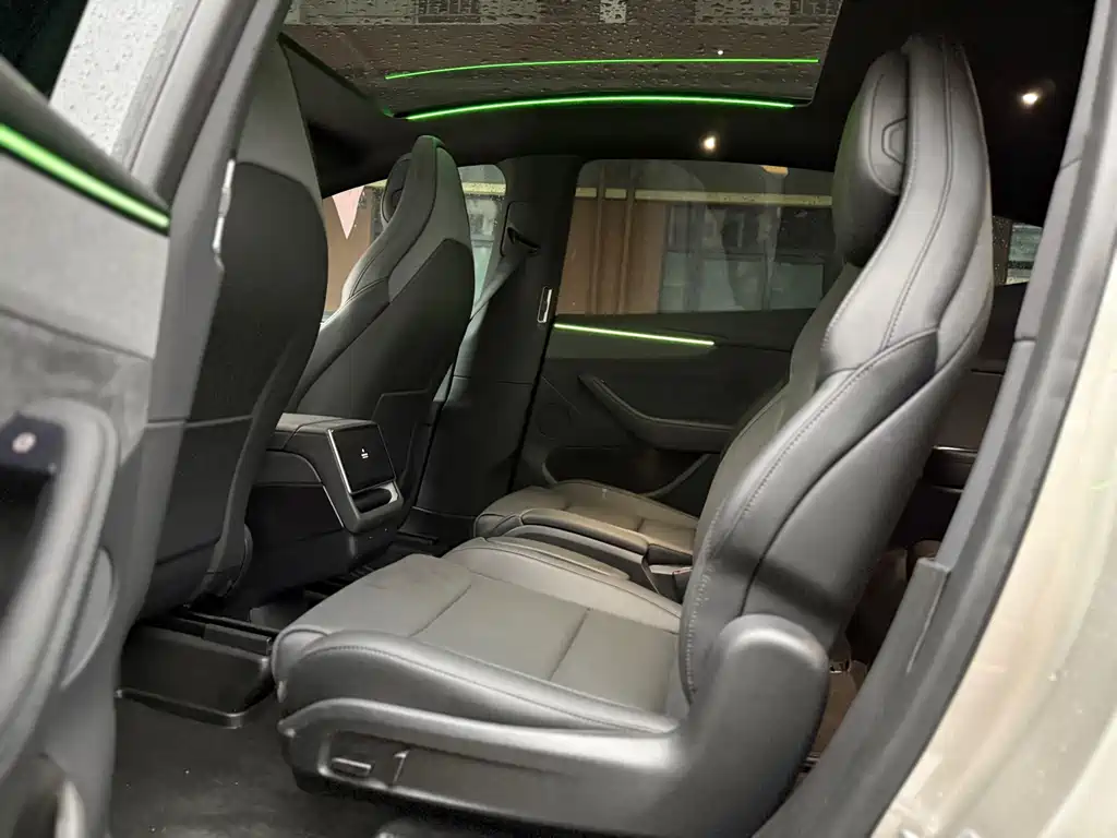 Tesla Model Y L — миниатюра 8