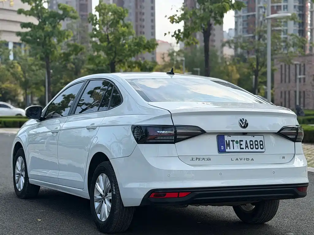 Volkswagen Lavida — миниатюра 6