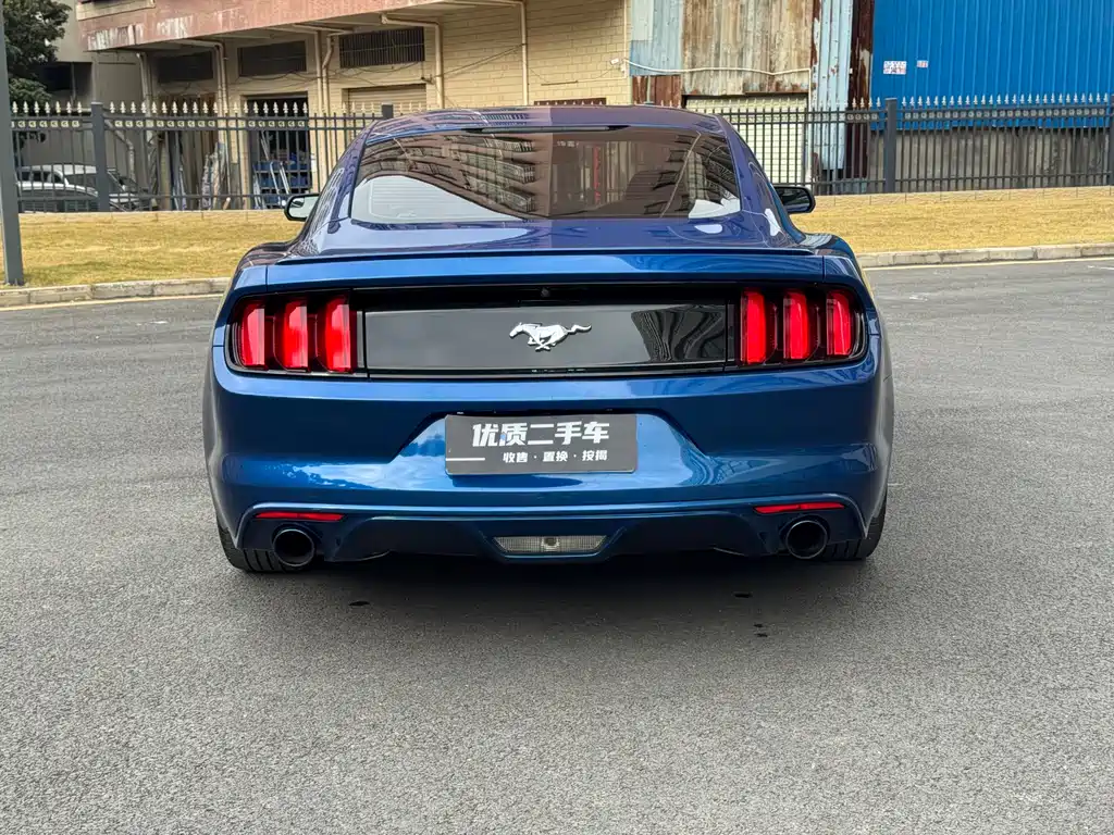 FORD MUSTANG