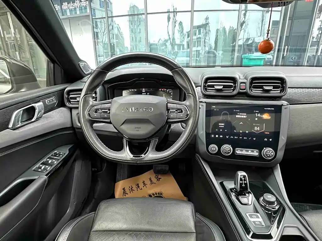 Lynk & Co 02 Hatchback - фото 6