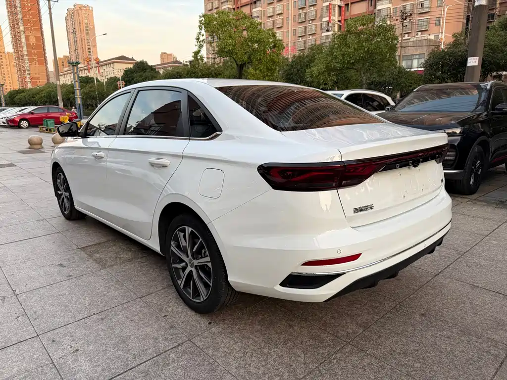 Geely Emgrand — миниатюра 9